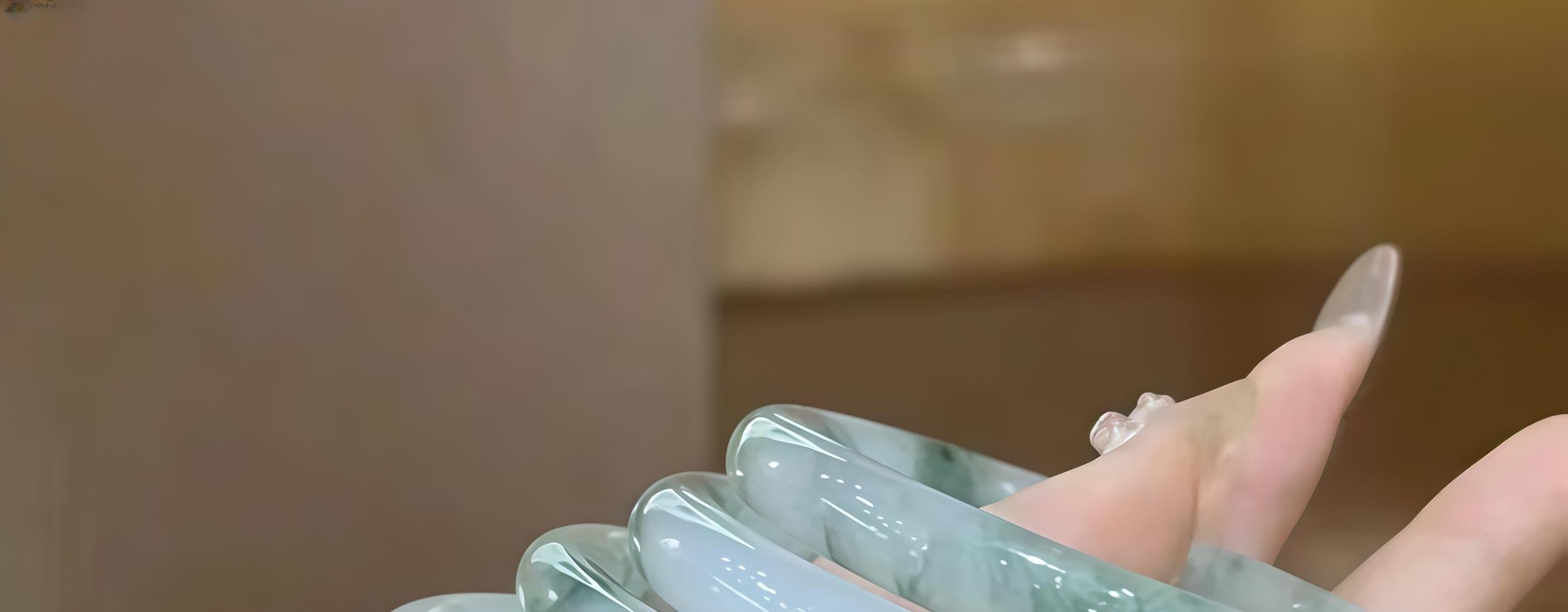 冰翠飄花玉鐲